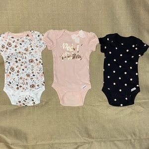 *Never worn* 3 pack onesies